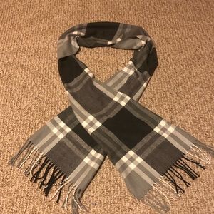 BLK/GREY SCARF